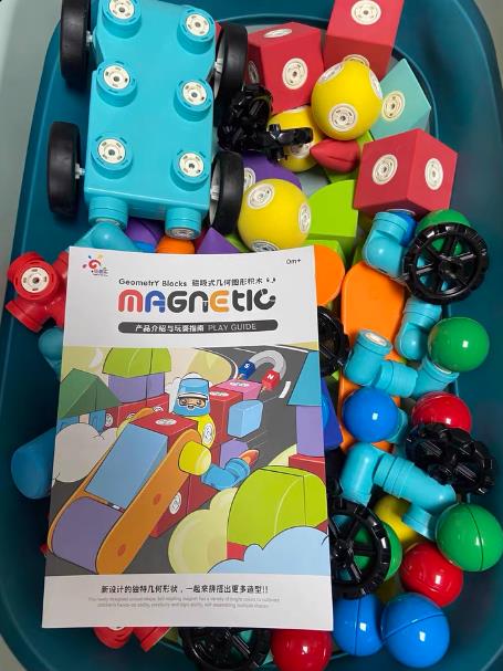 Unboxing pictures of magnetic building blocks