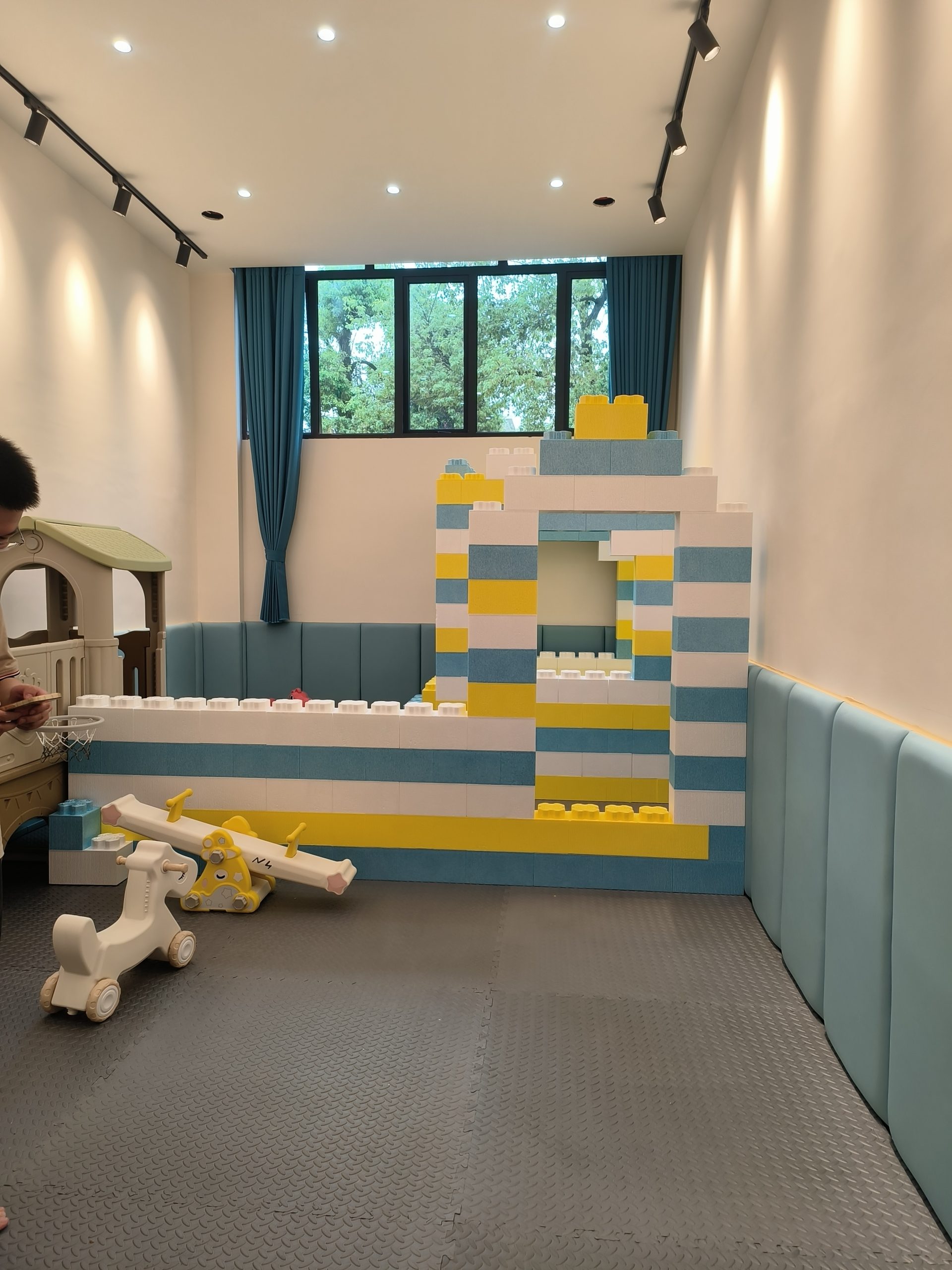 Small amusement area