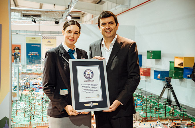 The largest LEGO brick city sets a Guinness World Record